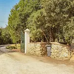 Awesome Home In Rochefort-Du-Gard Hébergement de vacances
