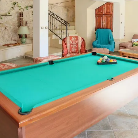 Amazing Home In Rochefort-Du-Gard