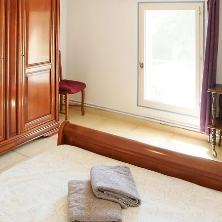 Amazing Home In Rochefort-Du-Gard
